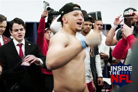 patrick mahomes nude|Patrick Mahomes Reacts to Shirtless Photo of His Dad Bod。